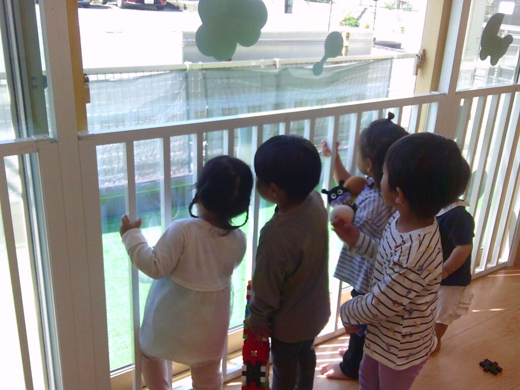 みてー！あそこにねー！画像