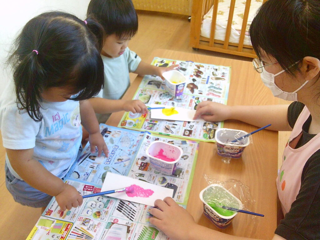 絵具でぬりぬり楽しいね！画像