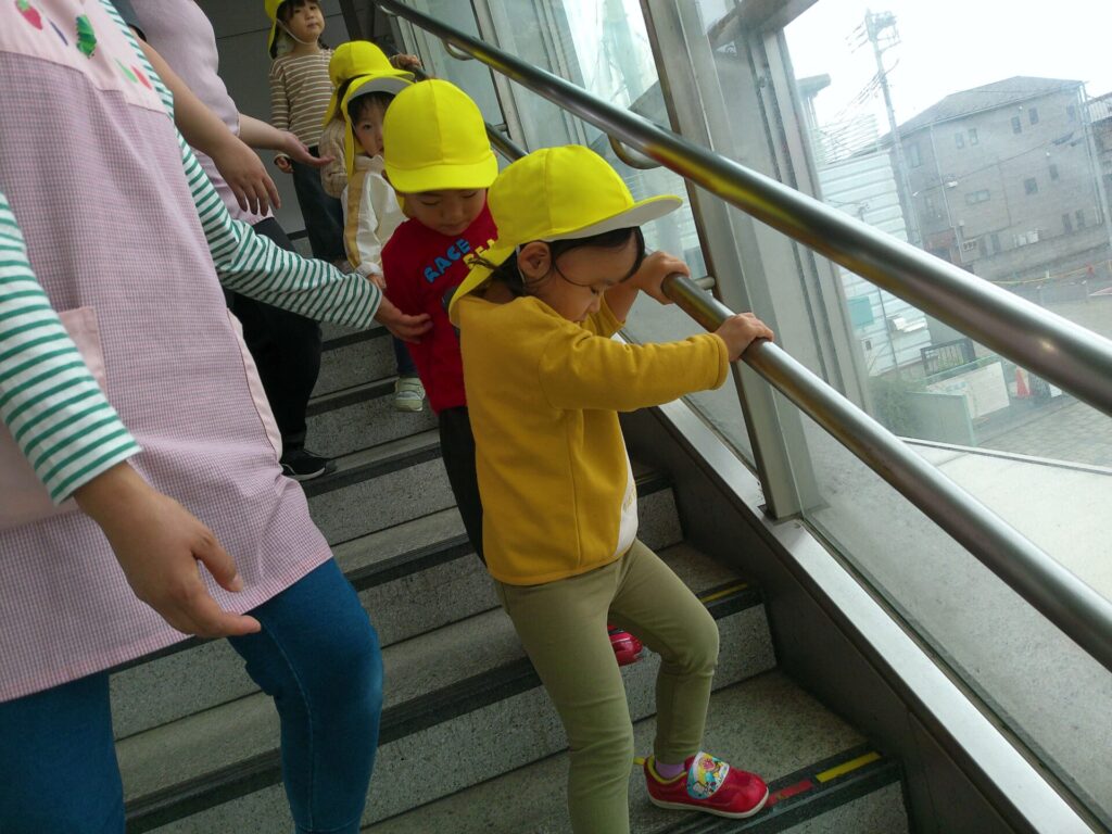 階段に挑戦画像