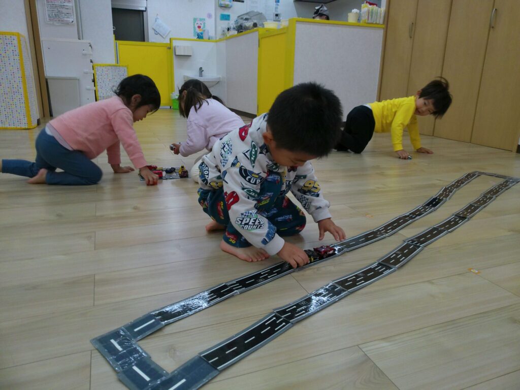 手作り線路で遊んだよ画像