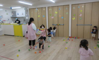 ボール遊び、楽しいね！画像